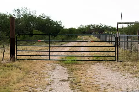 749 Sycamore St, Brackettville, TX 78832