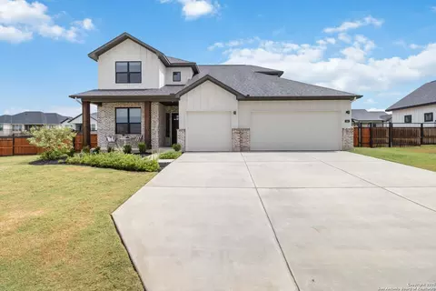 145 W Magnolia Cir, La Vernia, TX 78121