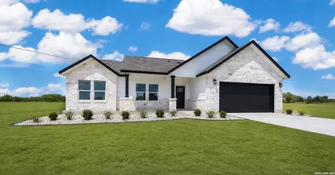 150 Ranchero Way, Natalia, TX 78059