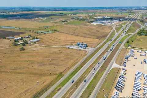5775 W Interstate 10, Seguin, TX 78155