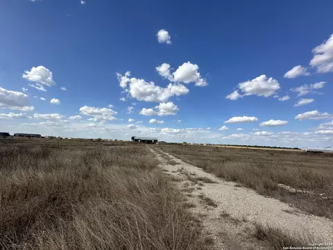 2267 Cr 430, Pleasanton, TX 78064