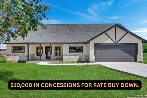 185 E Medium Meadow Dr, Lytle, TX 78052