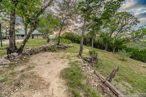 Exterior - 599 Mountain View Rd, Utopia, TX 78884 photo 2 of 8