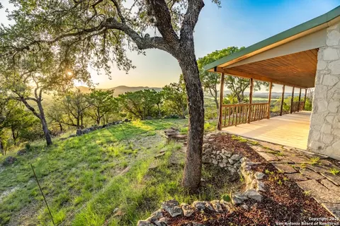 Exterior - 599 Mountain View Rd, Utopia, TX 78884 photo 7 of 8