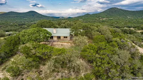 599 Mountain View Rd, Utopia, TX 78884