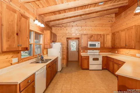 Kitchen - 599 Mountain View Rd, Utopia, TX 78884 photo 1 of 2