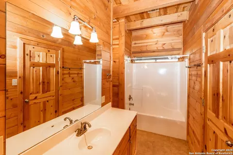 Bath - 599 Mountain View Rd, Utopia, TX 78884 photo 2 of 3