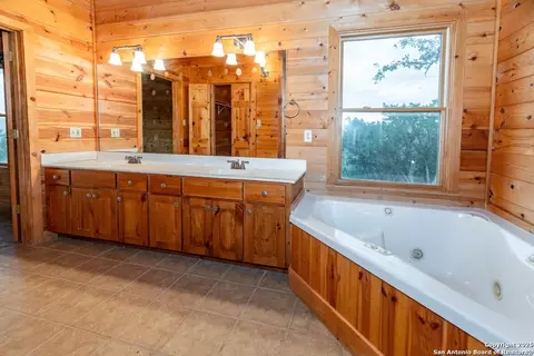 Bath - 599 Mountain View Rd, Utopia, TX 78884 photo 3 of 3