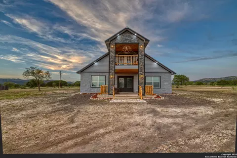 136 Cardinal Dr, Camp Wood, TX 78833