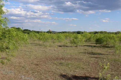 245 County Road 356, Utopia, TX 78884