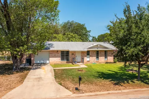 112 E Knippa, Uvalde, TX 78801