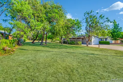 249 Bobbies Ln, San Antonio, TX 78201