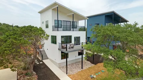 675 Hummingbird Hl, Canyon Lake, TX 78133