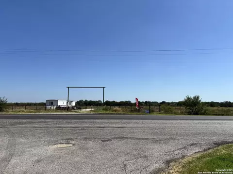 1205 S Highway 173, Devine, TX 78016 photo 1