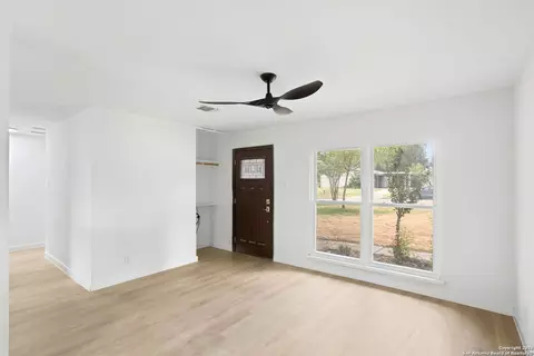Living - 910 Stonegate, Universal City, TX 78148 photo 1 of 3