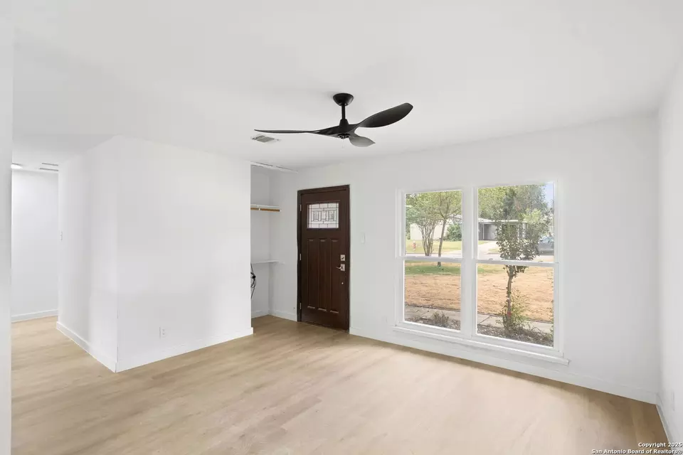 Living - 910 Stonegate, Universal City, TX 78148 photo 1 of 3