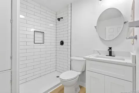 Bath - 910 Stonegate, Universal City, TX 78148 photo 1 of 1
