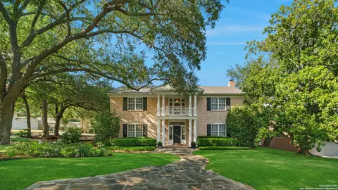 501 Canterbury Hl, Terrell Hills, TX 78209
