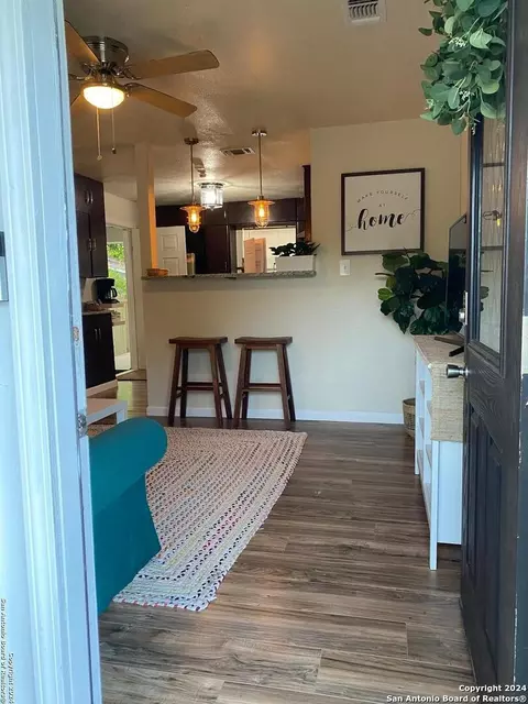 1023 Sacramento, San Antonio, TX 78201