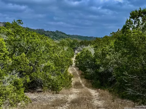 9852 Marnoch Rd, Helotes, TX 78023