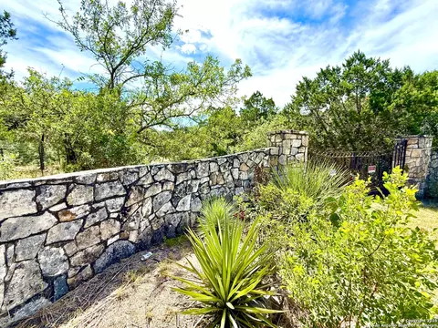 9852 Marnoch Rd, Helotes, TX 78023