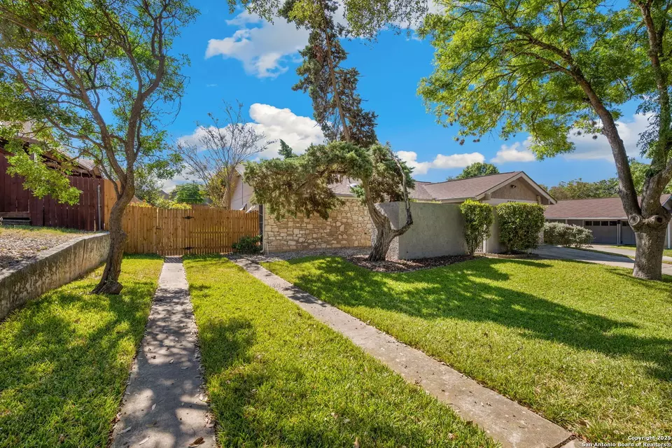 Exterior - 8344 Highland Vw, Universal City, TX 78148 photo 6 of 6