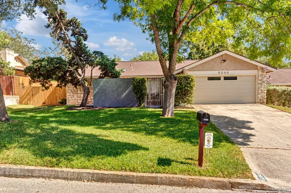 Exterior - 8344 Highland Vw, Universal City, TX 78148 photo 1 of 6