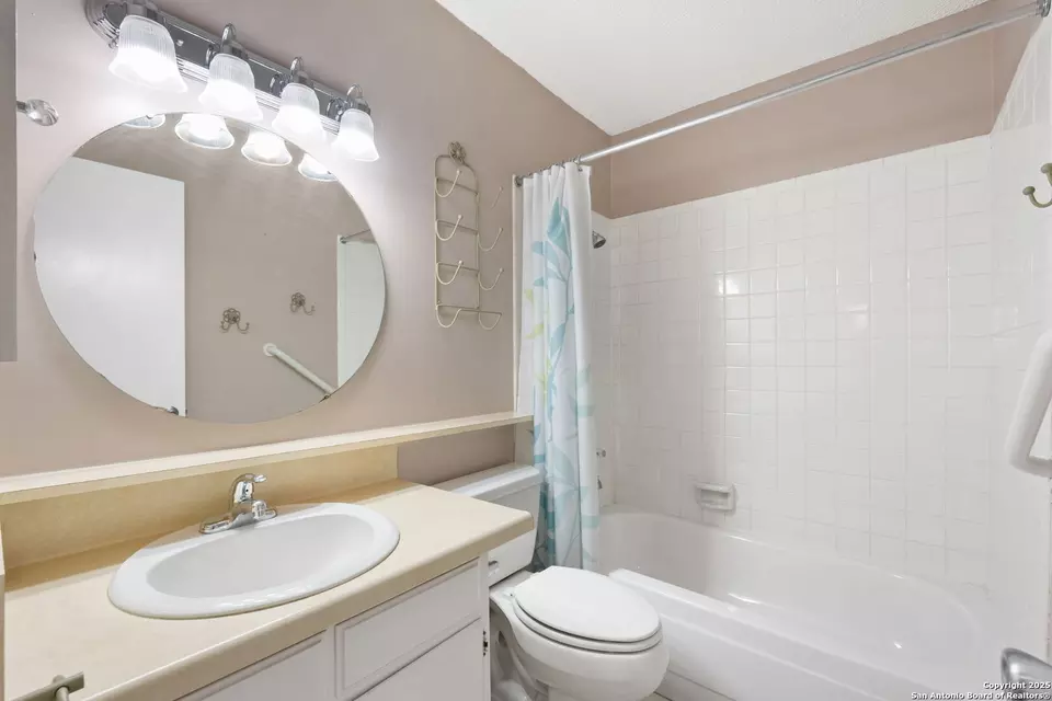Bath - 8344 Highland Vw, Universal City, TX 78148 photo 2 of 2