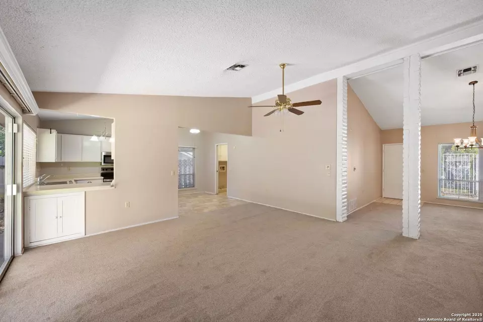 Living - 8344 Highland Vw, Universal City, TX 78148 photo 2 of 3