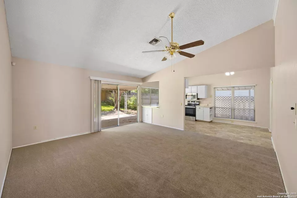 Living - 8344 Highland Vw, Universal City, TX 78148 photo 1 of 3