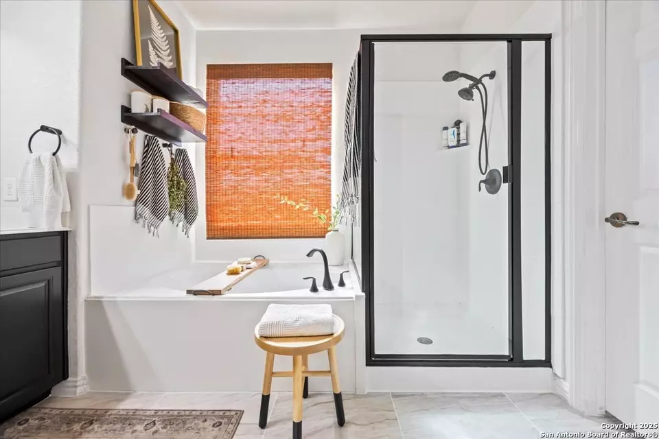 Bath - 3722 Sweet Olive, San Antonio, TX 78261 photo 2 of 3