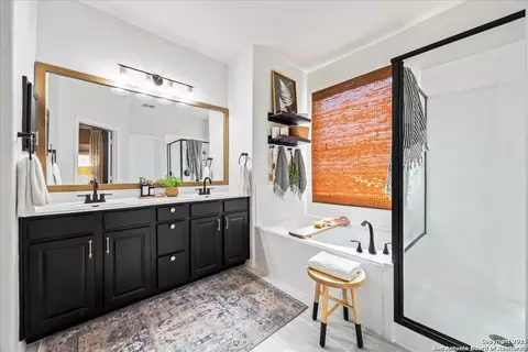 Bath - 3722 Sweet Olive, San Antonio, TX 78261 photo 1 of 3
