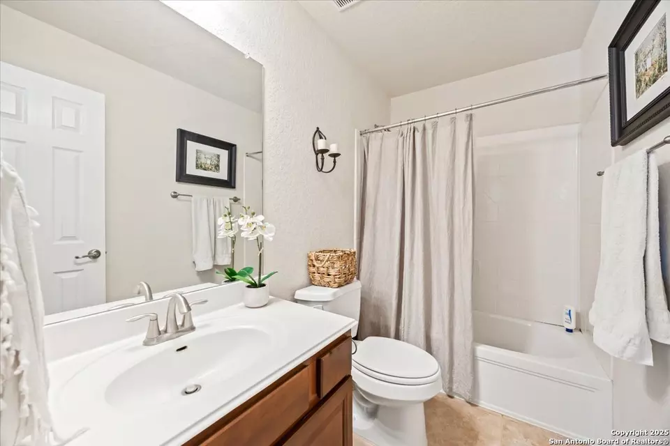 Bath - 3722 Sweet Olive, San Antonio, TX 78261 photo 3 of 3