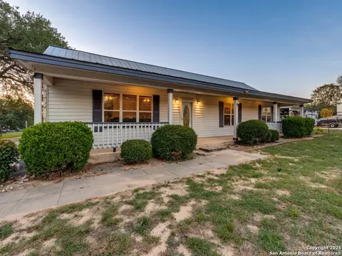 429 Ringaskiddy, Floresville, TX 78114