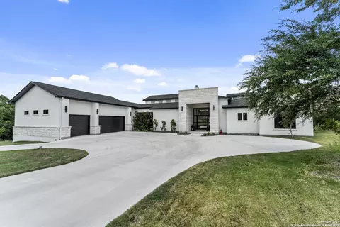 318 Upland Ct, Canyon Lake, TX 78133