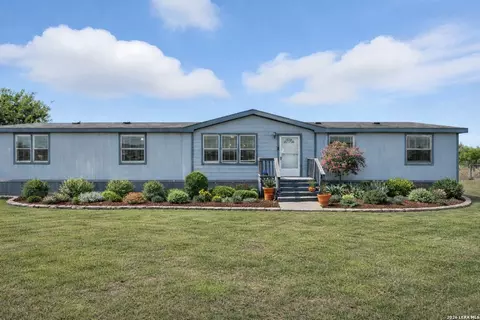 240 Broward, Marion, TX 78124