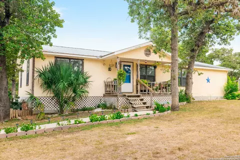 176 Deep Woods Dr, Seguin, TX 78155