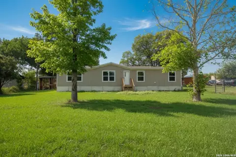 19545 Fm 463, Devine, TX 78016