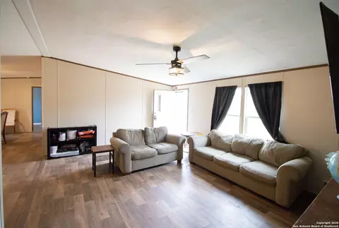 19545 Fm 463, Devine, TX 78016 photo 4