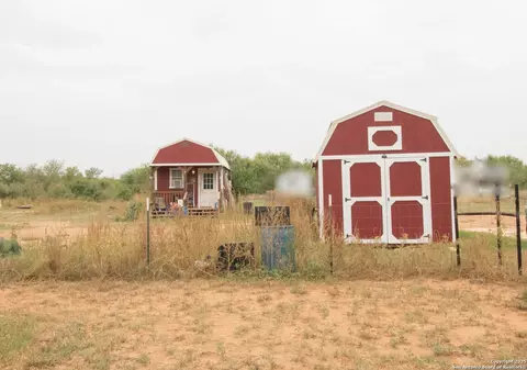 19545 Fm 463, Devine, TX 78016 photo 16