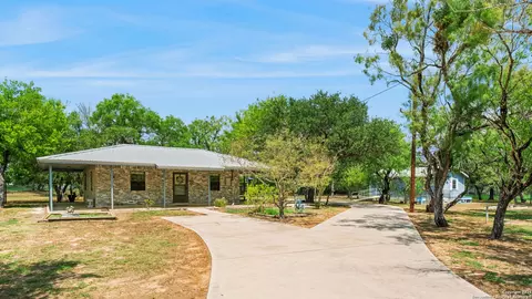 465 Oriente, Pleasanton, TX 78064