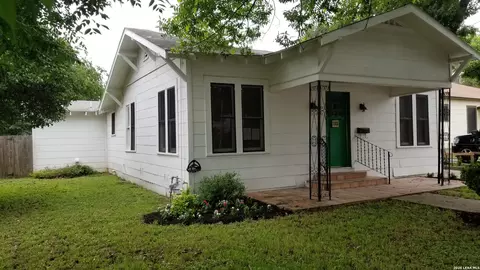 1123 W Coll, New Braunfels, TX 78130