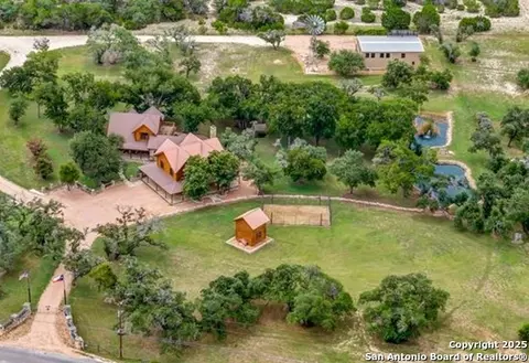 700 Ledgerock, Wimberley, TX 78676