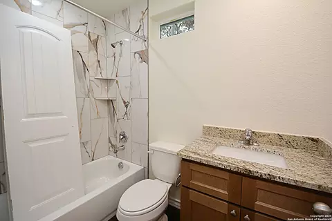 Bath - 968 High Dr, Spring Branch, TX 78070 photo 2 of 2