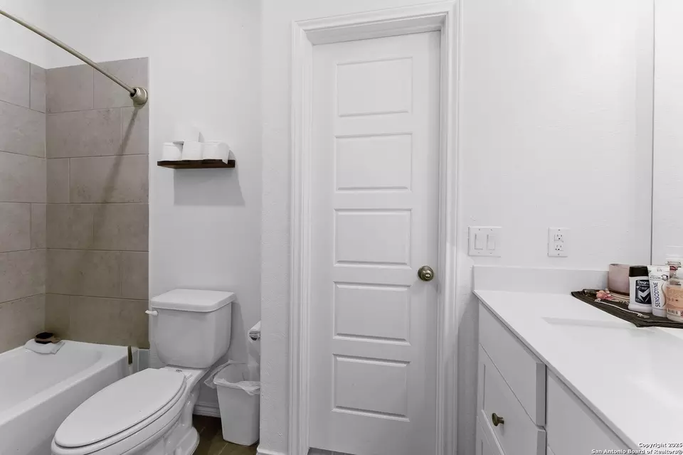 Bath - 14171 Blind Bandit, San Antonio, TX 78254 photo 2 of 4
