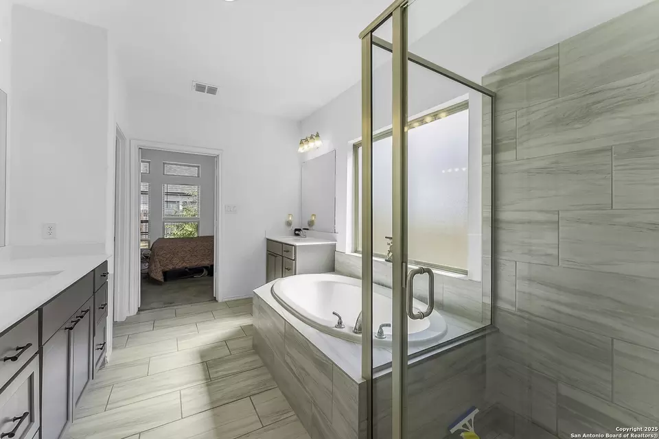 Bath - 14171 Blind Bandit, San Antonio, TX 78254 photo 4 of 4
