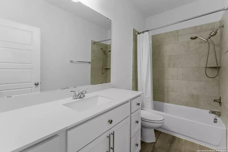 Bath - 14171 Blind Bandit, San Antonio, TX 78254 photo 3 of 4
