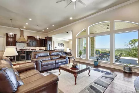 8 Braeburn Ct, Bulverde, TX 78163