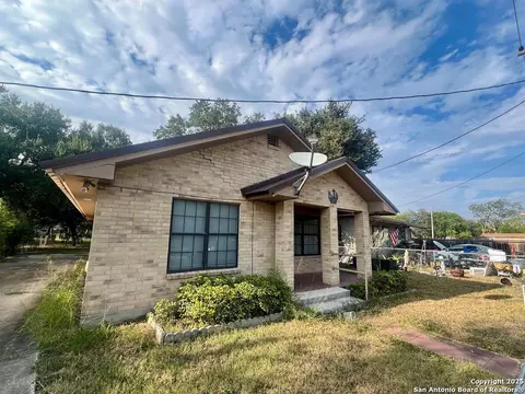 406 W Sylvia, Beeville, TX 78102