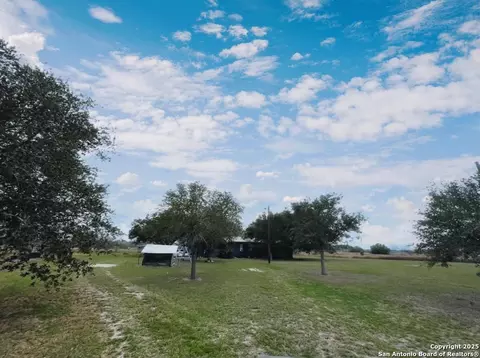 9844 Cr 623, Skidmore, TX 78389